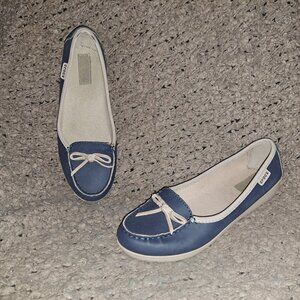 CROCS-#16209-Closed Toe Loafers With Bow-Blue/Tan-Sz 9-Near Mint